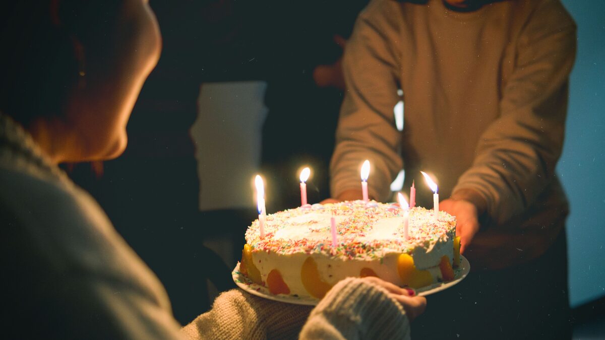 Birthday cake with candles, for making a personalized AI birthday song