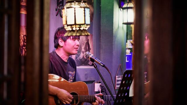 AI acoustic song: making warm, intimate music