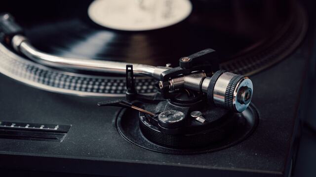 Using an AI breakbeat generator to build broken grooves with Suno