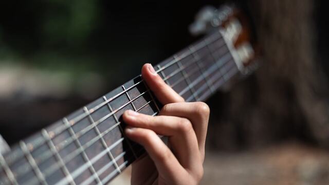 AI chord progression generator: build a song's emotional core
