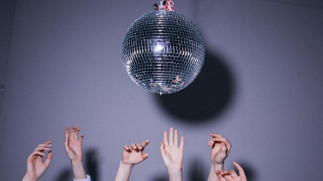 How to write an AI disco song with Suno
