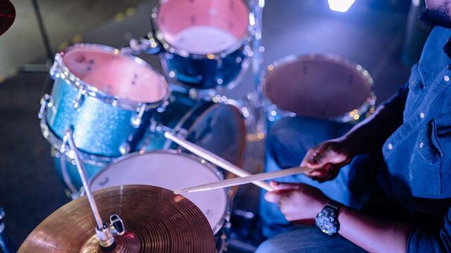 AI drum generator: build the groove your track stands on