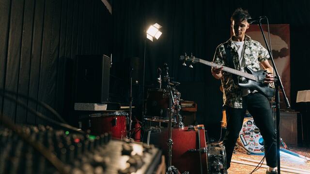 How to make an AI funk song with Suno