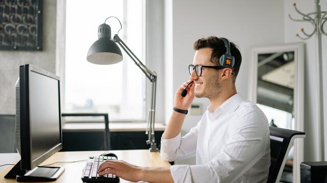 AI hold music: how to make a custom on-hold track that does not drive callers away