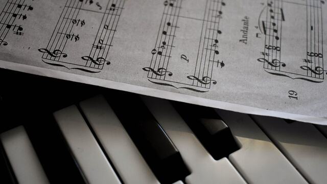 AI melody generator: how to make a tune you can hum