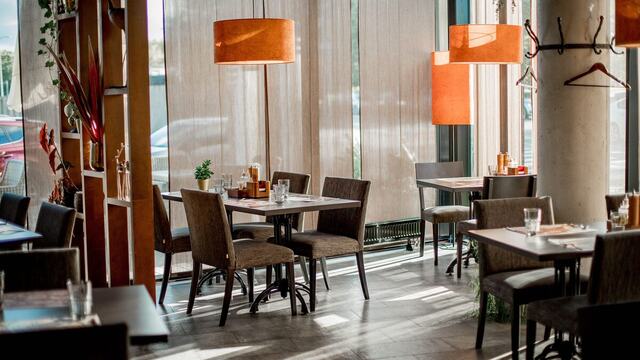 AI music for restaurants: set the mood, skip the fees