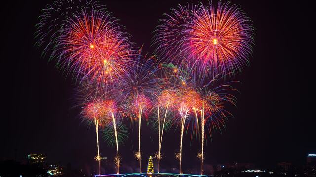 AI new year song: 5 fun ideas to ring in the year