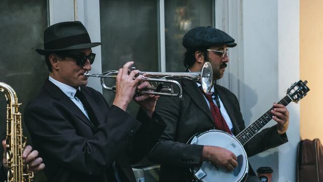 AI swing music: making that dancing rhythm with Suno