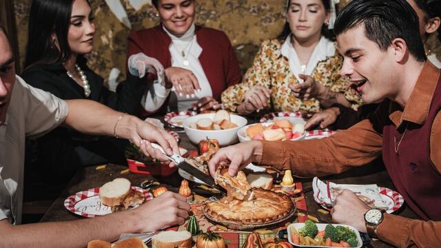 AI Thanksgiving song: 5 ideas for the table