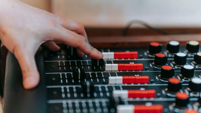 How to fade a song
