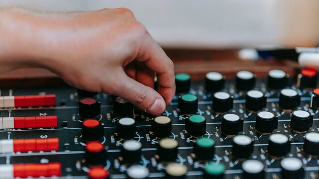 How to slow down a song without changing the pitch