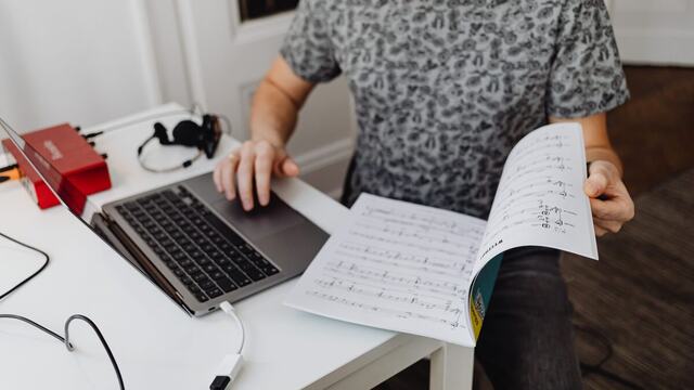 Soundraw vs Mubert: which royalty-free tool wins?